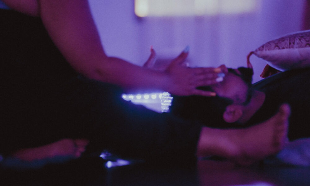 mayuly magnavita facilitating reiki at the healing tree collective in tempe,az